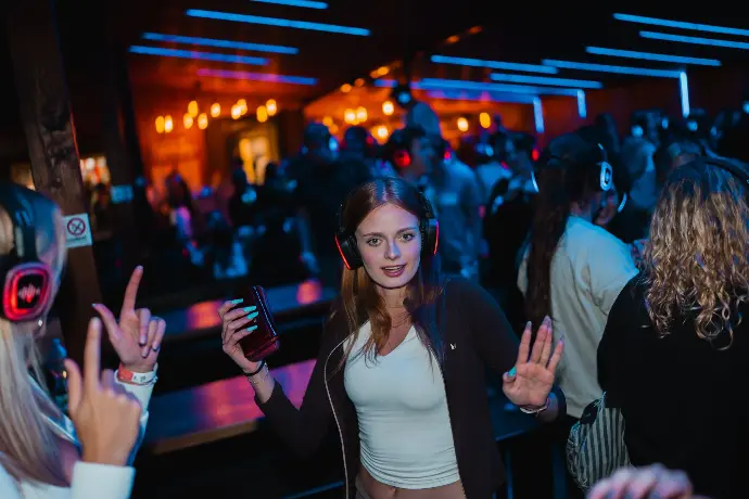 Party, festivaly, silent disco